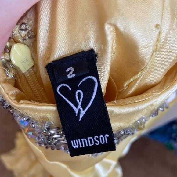 Formal dress - Picture 3 of 3